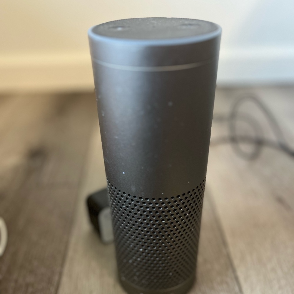 Amazon Echo 1st Generation SK705DI White Wireless Gray-Enabled Smart Speaker